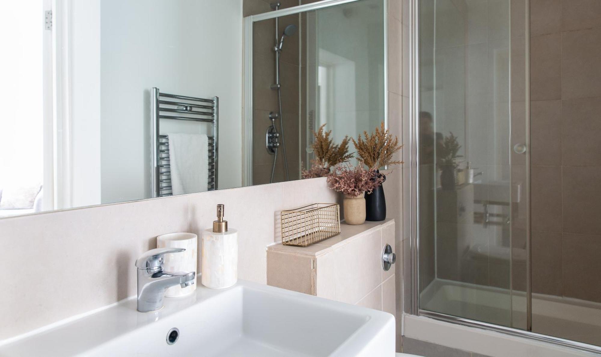 3 Bed- London- Private Garden *